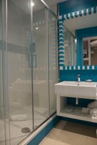 A bathroom at Sorrento ResArt Suite Még 22 kép