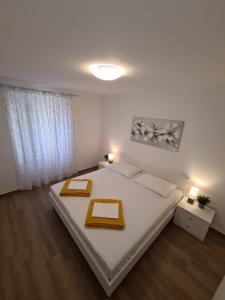 Posteľ alebo postele v izbe v ubytovaní Apartments and Rooms Mazuranic