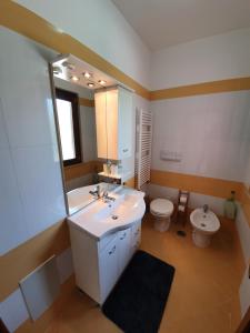 A bathroom at Home 123 Még 17 kép