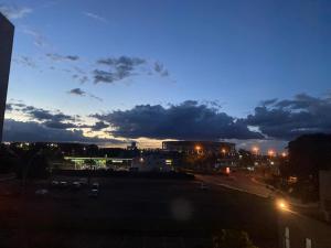 a view of a parking lot at night at Flat Particular - Ap 112 - no Hotel Grand Mercure in Brasilia