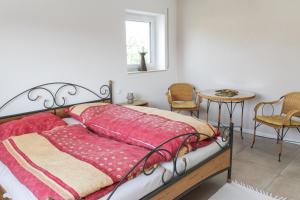 Postel nebo postele na pokoji v ubytování Wunderschöne, helle 3-Zi-Whg mit großem Balkon