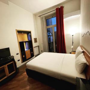 Кровать или кровати в номере Santa Maria La Nova 21 Rooms & Suites