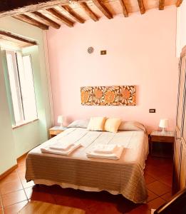 a bedroom with a bed in a room at In Castello in Gallicano