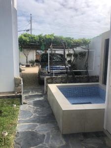 a jacuzzi tub in a yard with a car at Casa Bella-suit in Ciudadela Costa de Oro