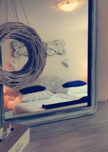 a mirror reflection of a bedroom with two beds at Gruppenhaus Teichhaus in Rechenberg-Bienenmühle