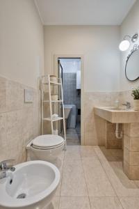 A bathroom at ACADAMIS - 4 min a piedi da Porta Susa