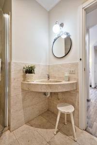 A bathroom at ACADAMIS - 4 min a piedi da Porta Susa