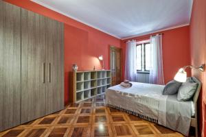 A bed or beds in a room at ACADAMIS - 4 min a piedi da Porta Susa