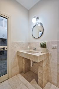 A bathroom at ACADAMIS - 4 min a piedi da Porta Susa