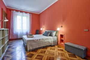 A bed or beds in a room at ACADAMIS - 4 min a piedi da Porta Susa