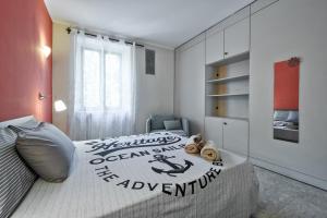 A bed or beds in a room at ACADAMIS - 4 min a piedi da Porta Susa
