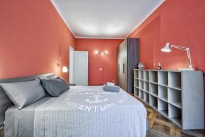 A bed or beds in a room at ACADAMIS - 4 min a piedi da Porta Susa