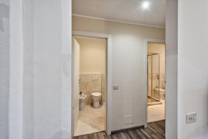 A bathroom at ACADAMIS - 4 min a piedi da Porta Susa