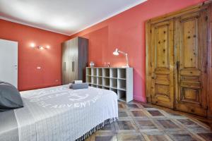 A bed or beds in a room at ACADAMIS - 4 min a piedi da Porta Susa