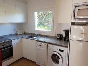Kuchyň nebo kuchyňský kout v ubytování K-4 CALELLA DE PALAFRUGELL, 4 Pax