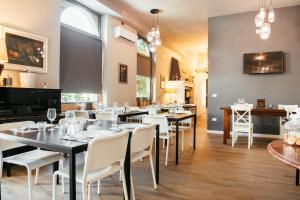 TV a/nebo společenská místnost v ubytování Hotel Bella Napoli ristorante & spa