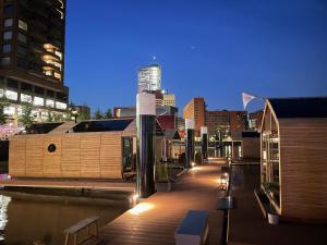 Gallery image of Wikkelboat Nr1 at Floating Rotterdam Rijnhaven in Rotterdam