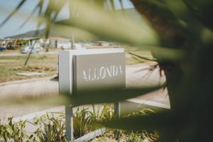 Certifikát, ocenenie alebo iný dokument vystavený v ubytovaní Allonda Seafront Experience