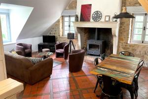 a living room with a fireplace and a table at Architecte Les 3 arches de Dormelles in Dormelles