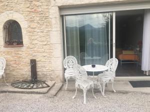 a table and four chairs in front of a window at Loft 1 in La Trinité