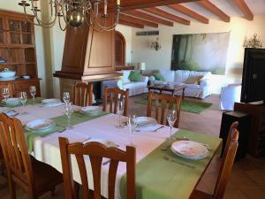 Restoran või mõni muu söögikoht majutusasutuses Finca Sa Terra Grossa