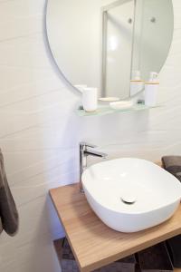 Koupelna v ubytování Apartment El Sueño - GREAT SEA VIEWS - infinity POOL - free Wifi- smart TV-Residence Senator