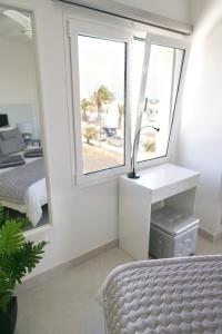 Postel nebo postele na pokoji v ubytování Apartment El Sueño - GREAT SEA VIEWS - infinity POOL - free Wifi- smart TV-Residence Senator