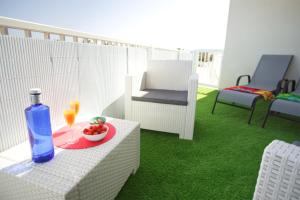 Posezení v ubytování Apartment El Sueño - GREAT SEA VIEWS - infinity POOL - free Wifi- smart TV-Residence Senator