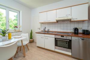 Η κουζίνα ή μικρή κουζίνα στο 2OG Rechts - Wunderschöne 80m2 3-Zimmer City Wohnung nähe Salzburg