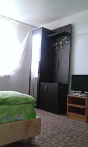 a bedroom with a bed and a television in it at Cabana Andre Vartop in Vartop