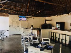 En restaurant eller et spisested på Nungwi Getaway