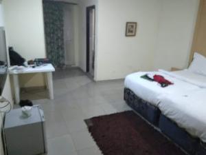 מיטה או מיטות בחדר ב-Room in Apartment - Ikogosi Warm Springs - Presidential Lodge