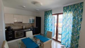 Kuchyň nebo kuchyňský kout v ubytování SeaSight Apartment - Ciovo Island