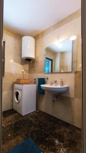 SeaSight Apartment - Ciovo Island tesisinde bir banyo