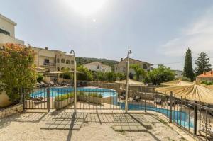 Bazén v ubytování SeaSight Apartment - Ciovo Island nebo v jeho okolí