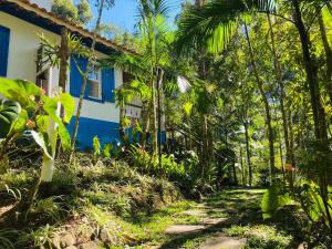 Um jardim em Pousada Ribeirao da Floresta