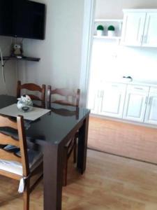 Kuchyň nebo kuchyňský kout v ubytování Apartments Mirjana