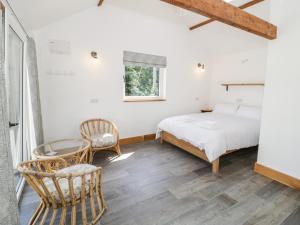 Un pat sau paturi într-o cameră la Fron Goch Farm