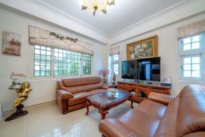 TV i/ili multimedijalni sistem u objektu Evergreen Garden House