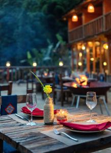 Un restaurant sau alt loc unde se poate mânca la Laxsik Ecolodge