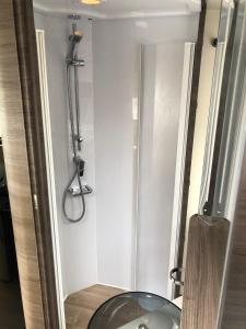 a bathroom with a glass sink and a shower at Prachtige mobilhome in Spanje te huur, staat klaar aan de luchthaven van Alicante in Alicante