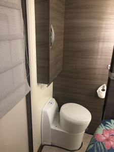 Phòng tắm tại Prachtige mobilhome in Spanje te huur, staat klaar aan de luchthaven van Alicante