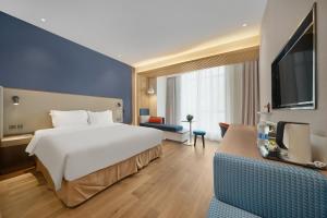 Cama ou camas em um quarto em Holiday Inn Express - Harbin Songbei New District, an IHG Hotel