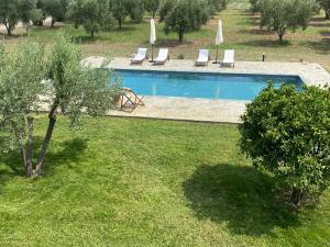 Swimmingpoolen hos eller tæt på Villa Eleonas by the Sea with private pool