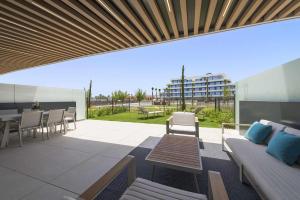 Posedenie v ubytovaní Espectacular bajo con jardín en 1ª línea de playa