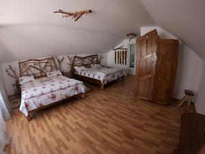 Un pat sau paturi într-o cameră la Casa Vlad