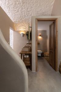 Łóżko lub łóżka w pokoju w obiekcie Kaminos Boutique Hotel