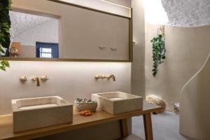 Łazienka w obiekcie Kaminos Boutique Hotel