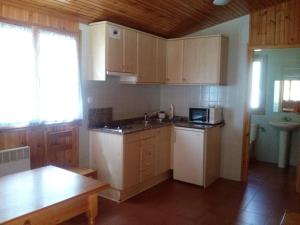 Kuchyň nebo kuchyňský kout v ubytování Camping Cobijo