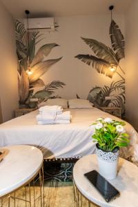 a room with a bed and tables and plants at Triana Pelay in Seville